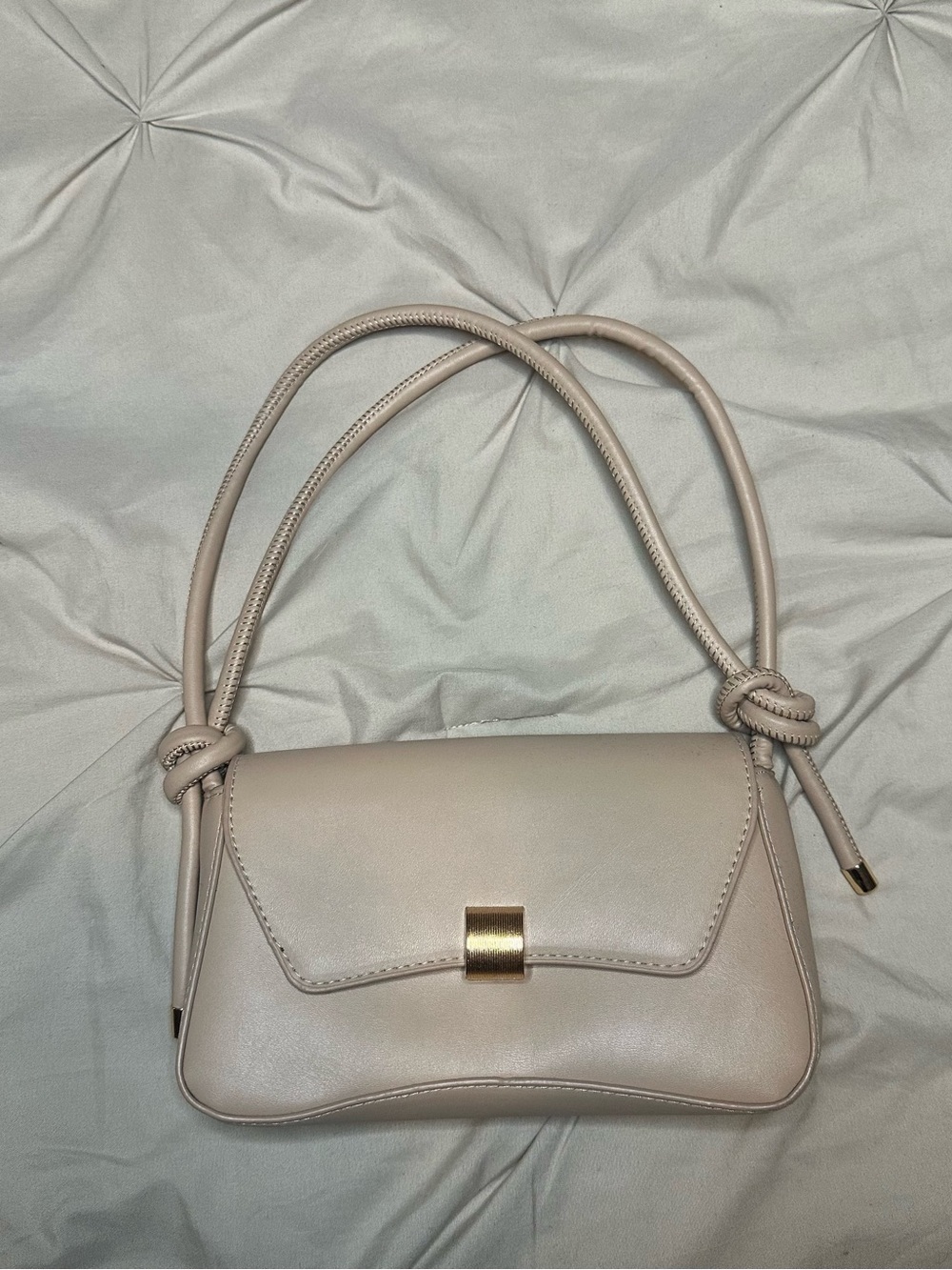 Elegant Cream Shoulder Bag with Gold Accent